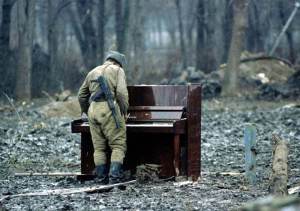 photographs-russian-soldier-piano